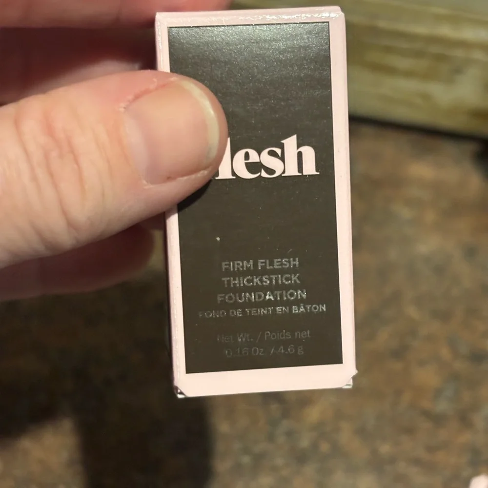 New Flesh Beauty Makeup Set foundation and concealer